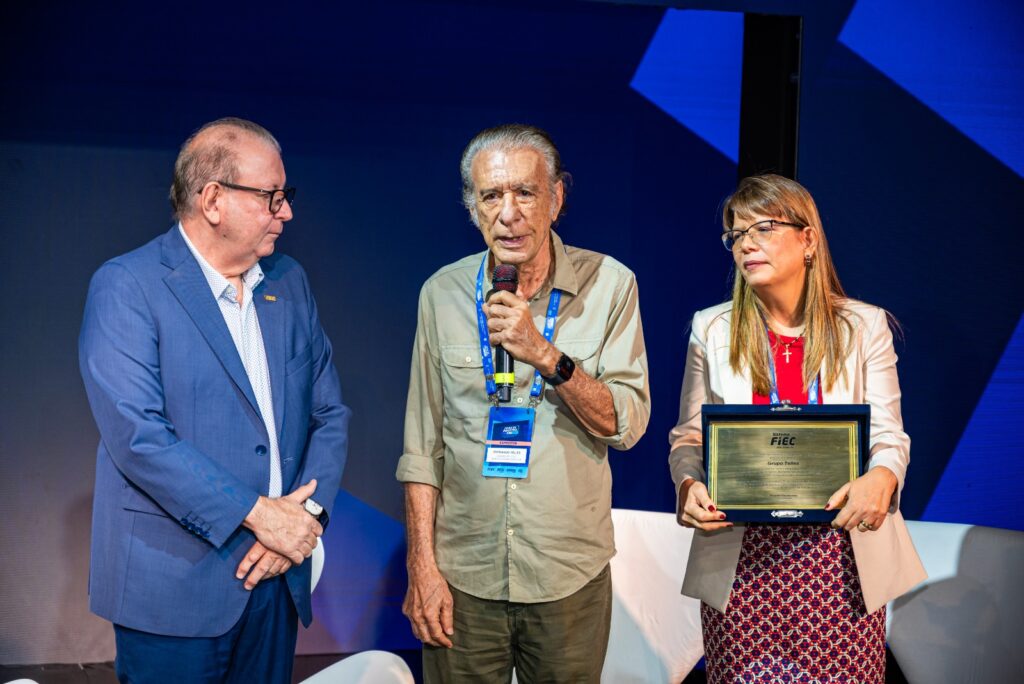 FIEC homenageia Grupo Telles pelos 180 anos de trajetória durante Feira da Indústria